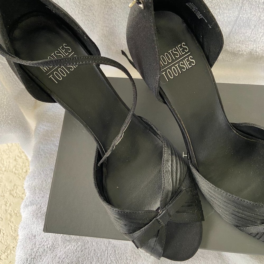 Size 10 Mootsie Tootsie strappy heels